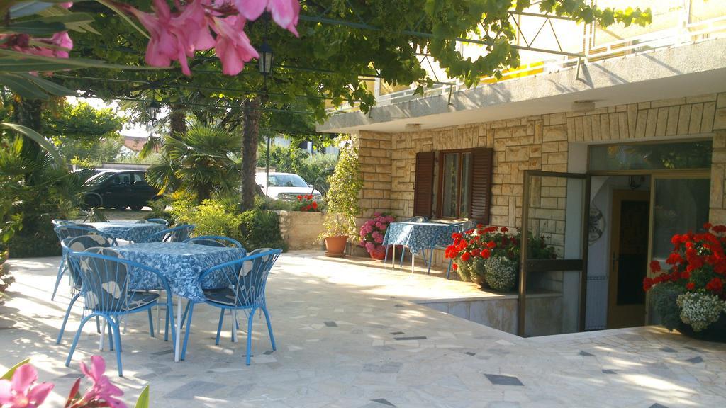 Pansion Margerita Acomodação com café da manhã Poreč Exterior foto