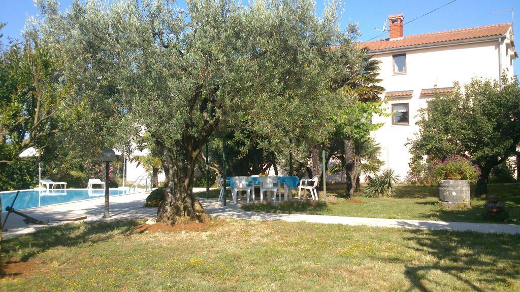 Pansion Margerita Acomodação com café da manhã Poreč Exterior foto
